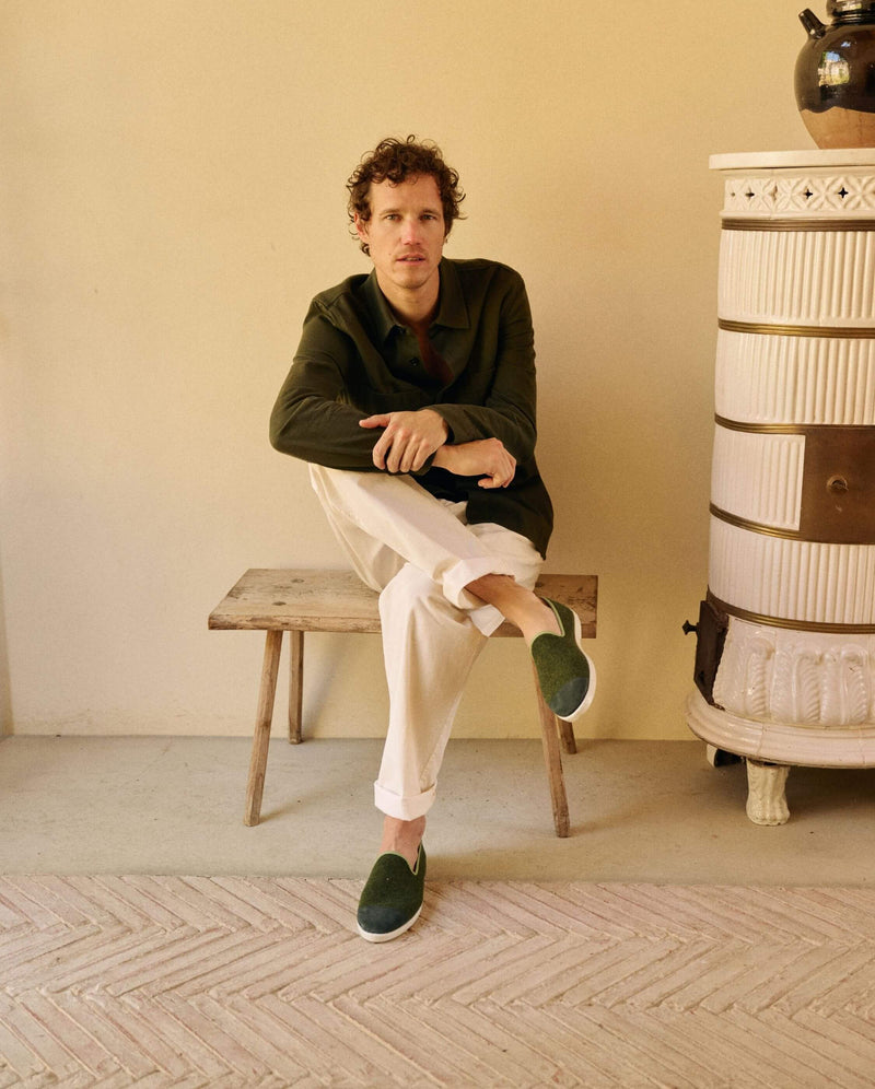 Chausson homme laine kaki sauge close up Angarde