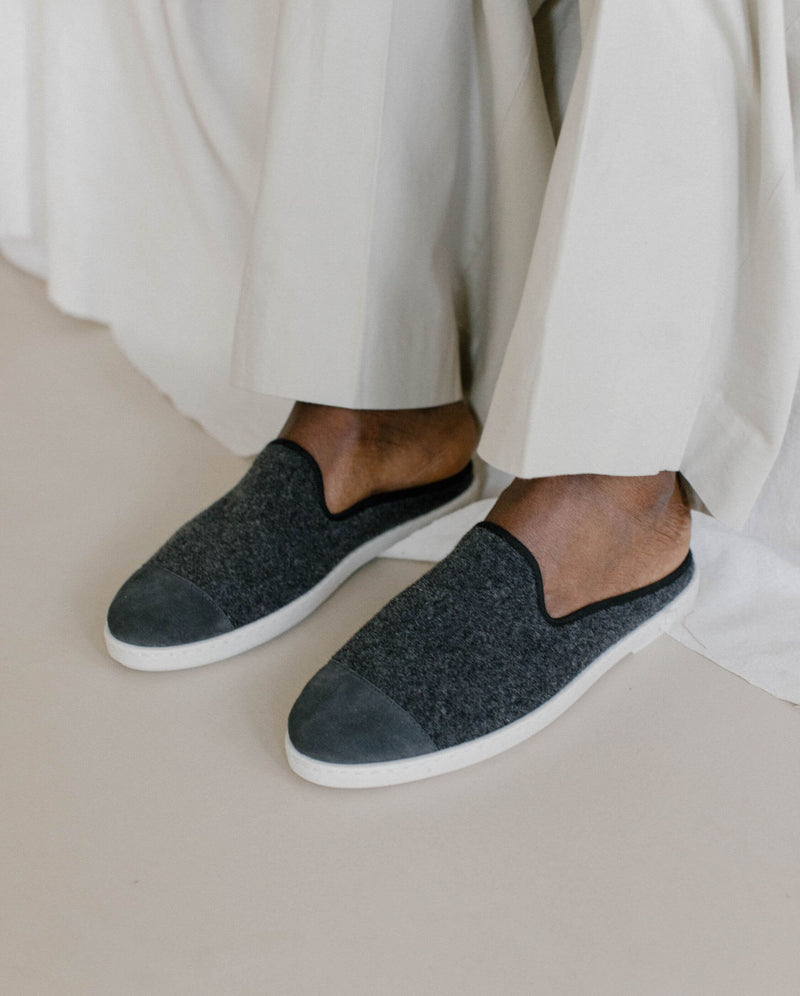 Mules de lana para hombre gris negro Angarde con revestimiento desgastado