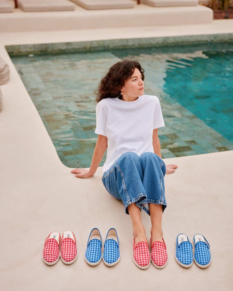 Angarde women's gingham red-pink pool slipper