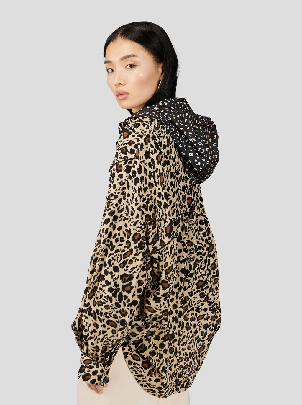 Tasman Seidenbluse mit Leopardenmuster