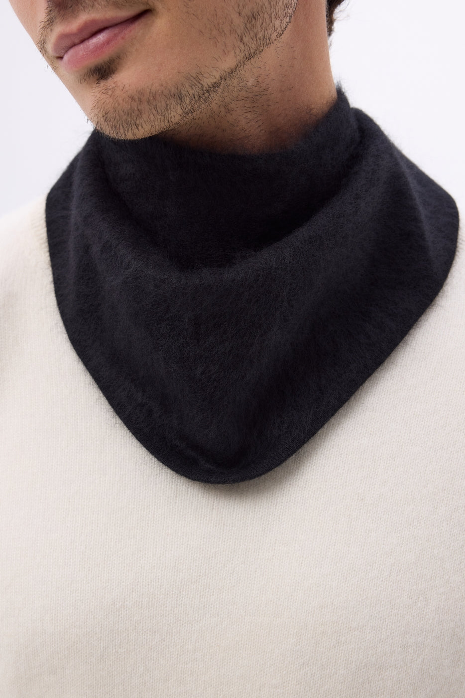 Small Triangle Bandana – Brushed Cashmere Chris - Black - Men