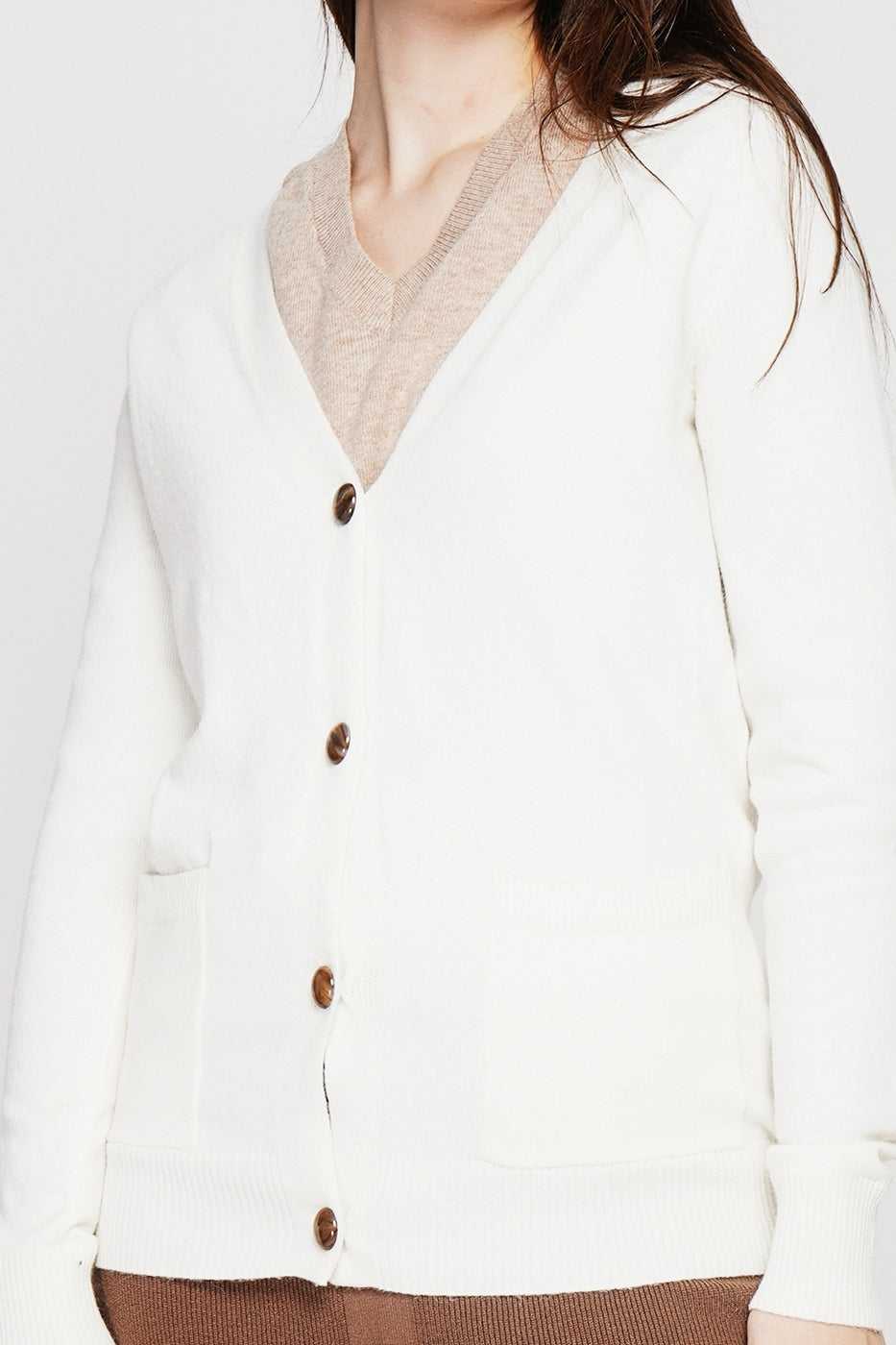 Gilet Col V Boutonné – Naturel – Femme