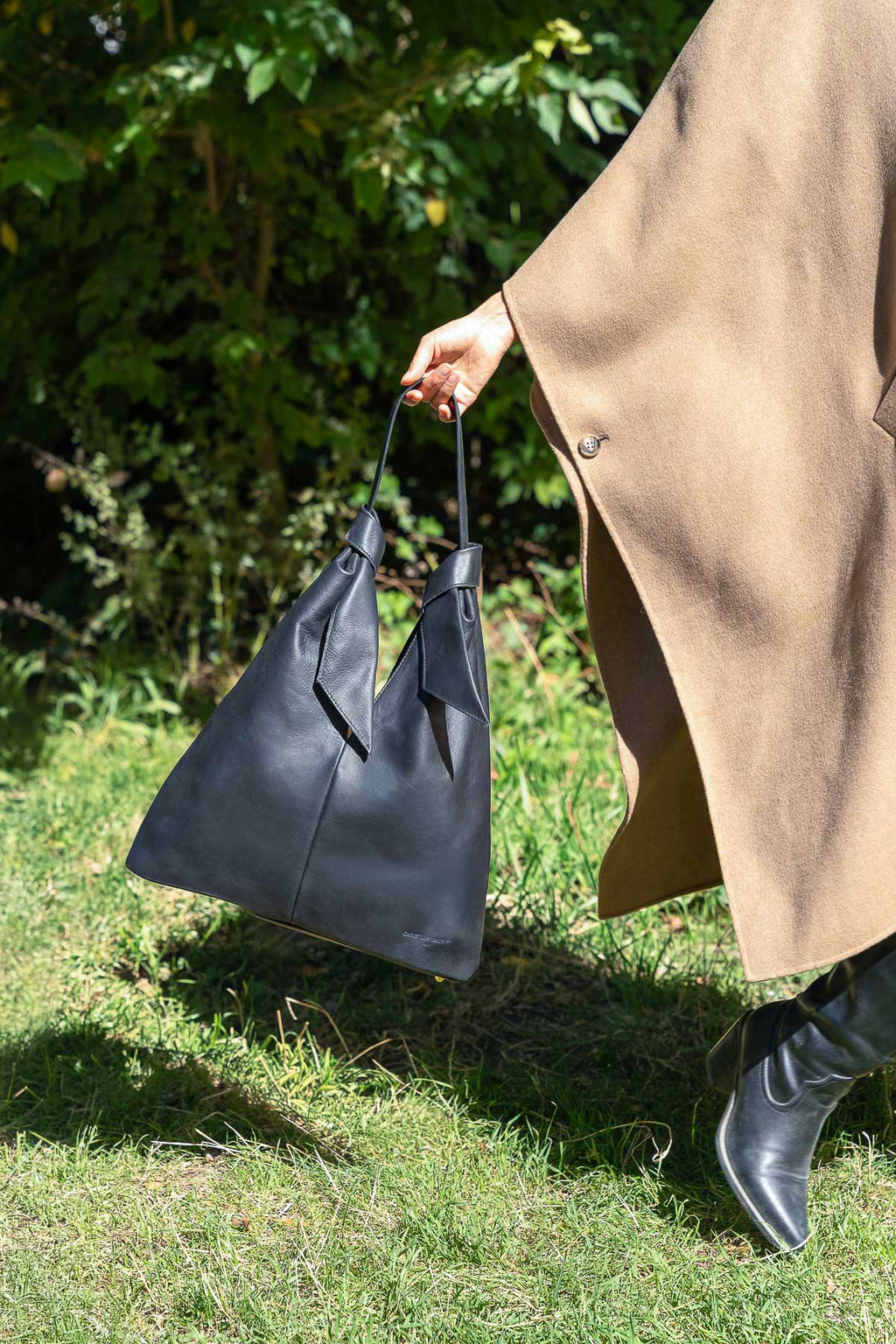 Halo Shoulder Bag - Black