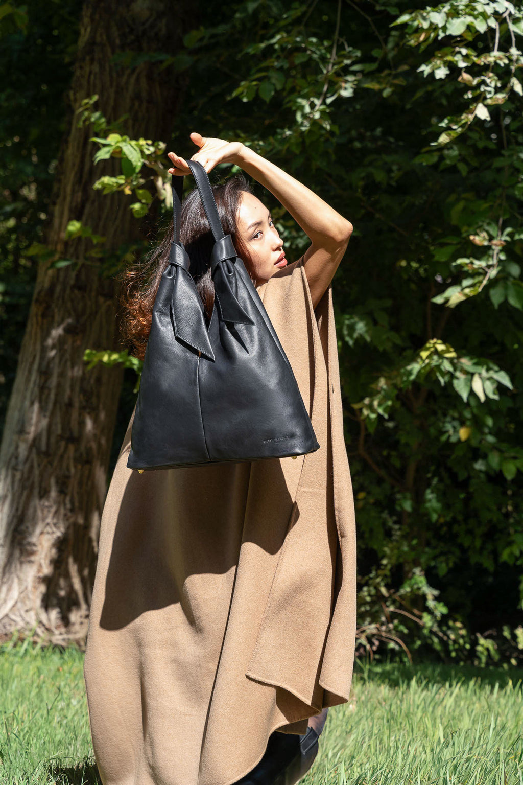 Halo Shoulder Bag - Black