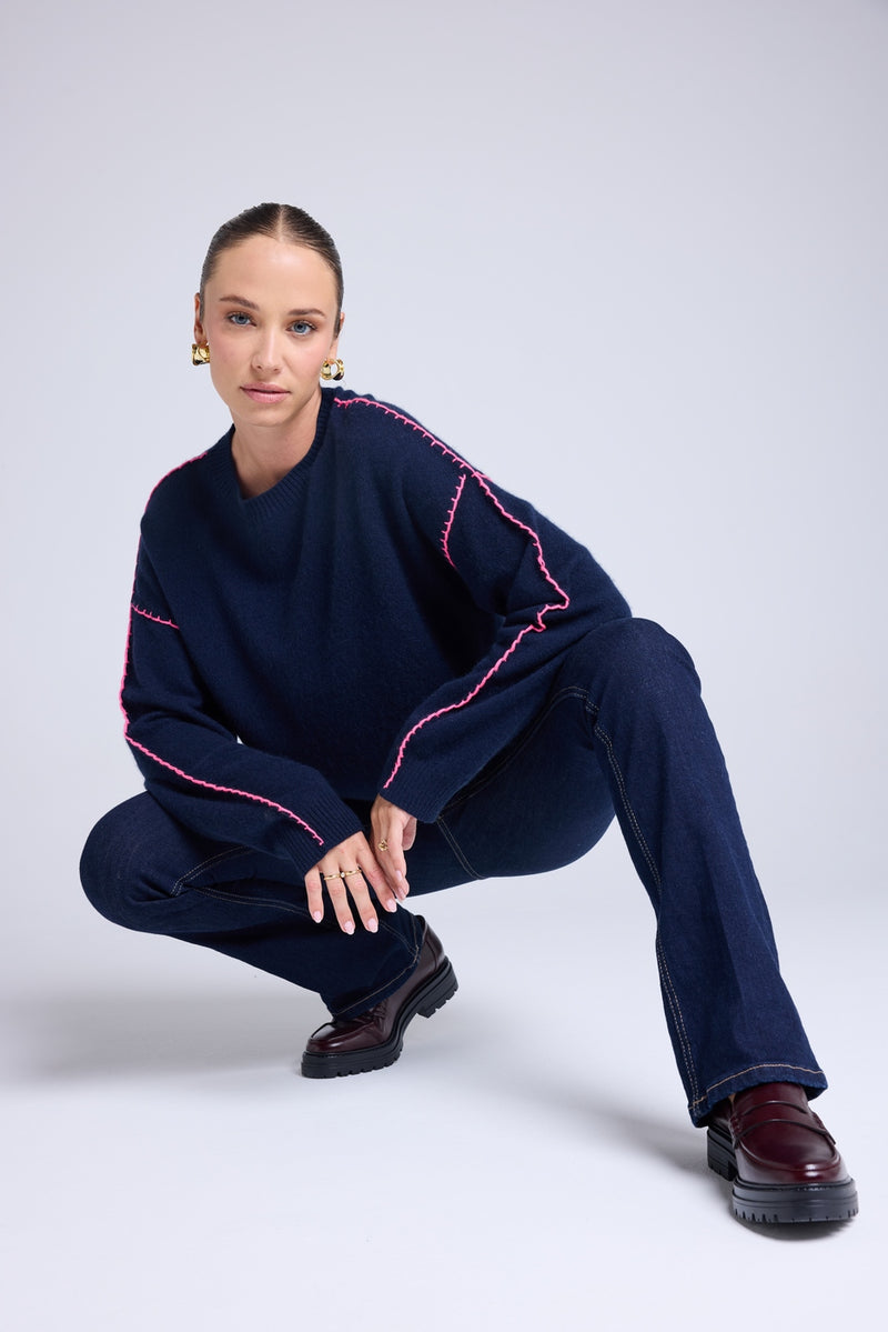 Pull Col Rond Oversize Surpiqures Clarisse - Bleu Marine Rose Fluo