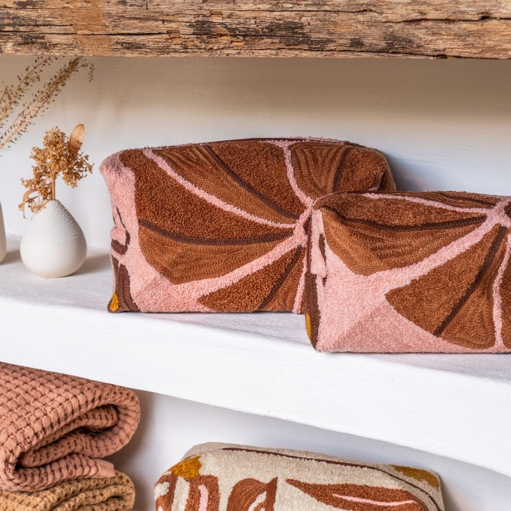 Embroidered Pattern Wash Bag - Pink