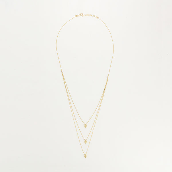 Diamanta – Meersnoerig collier "Losange" geelgoud 375/1000, goudkleurig driesnoerig collier met kleine stervormige hangers