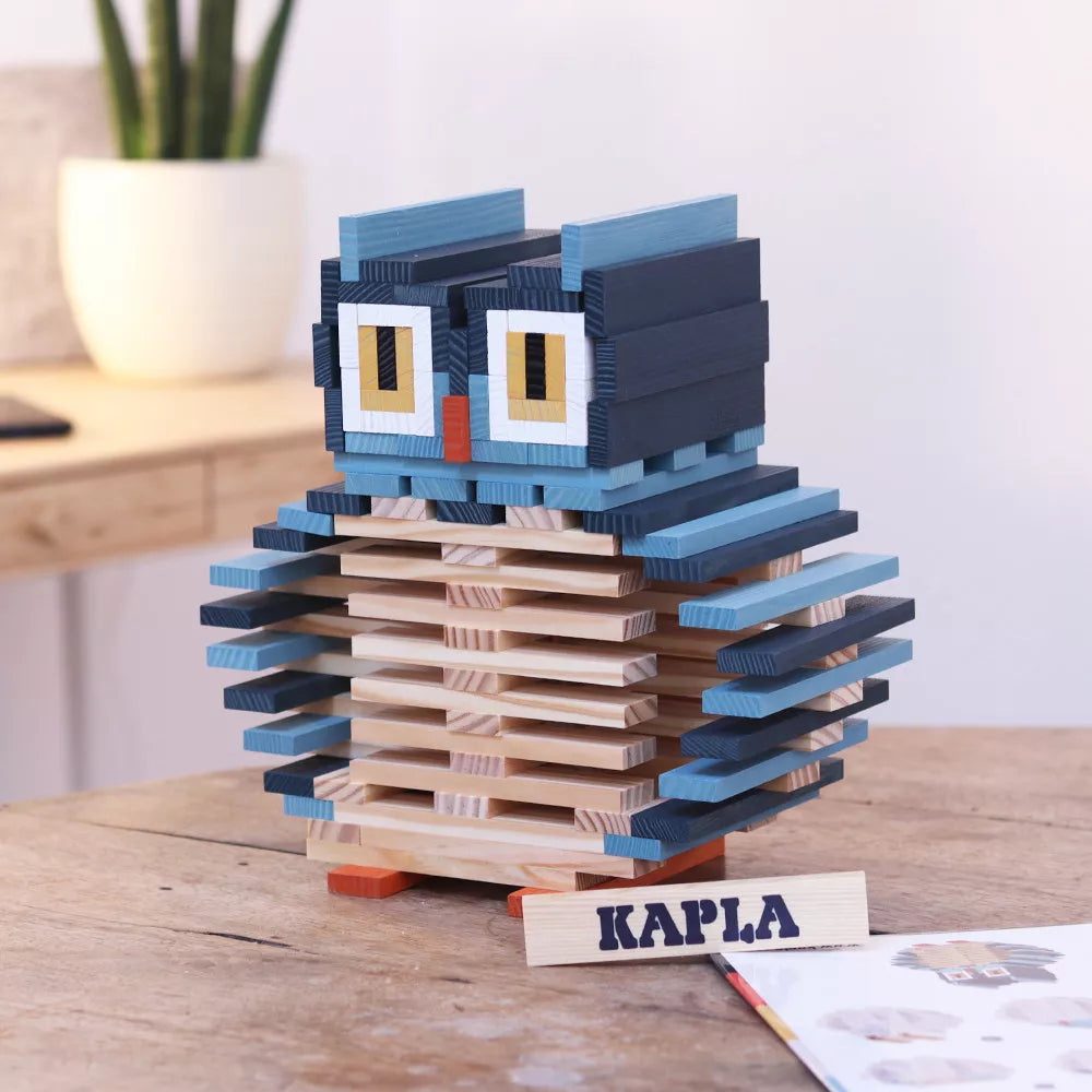 Kapla - Confezione Gufo Naturale, Blu Scuro, Celeste, Bianco, Giallo, Arancione, Nero