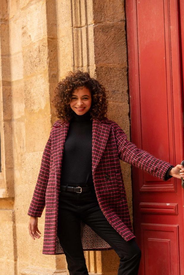 Manteau Minimaliste À Carreaux Fuschia Et Marron Esprit Bouclette