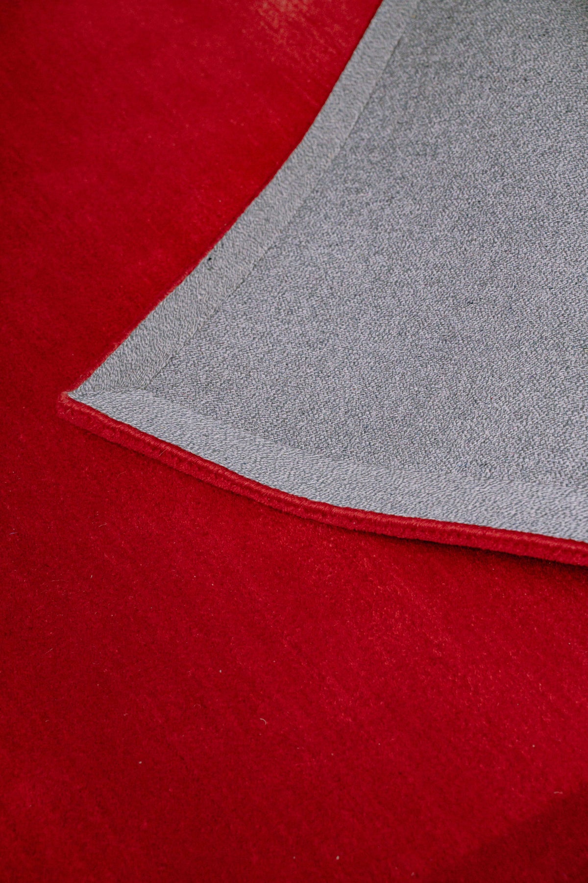 Red Is The New Red - Tapis - Laine