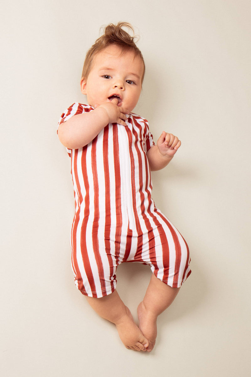 Mono corto anti-UV Lulu Ladrillo Rayas Rojas