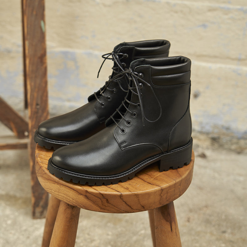 Combat Boots La Femme Convoitée Cuir Noir