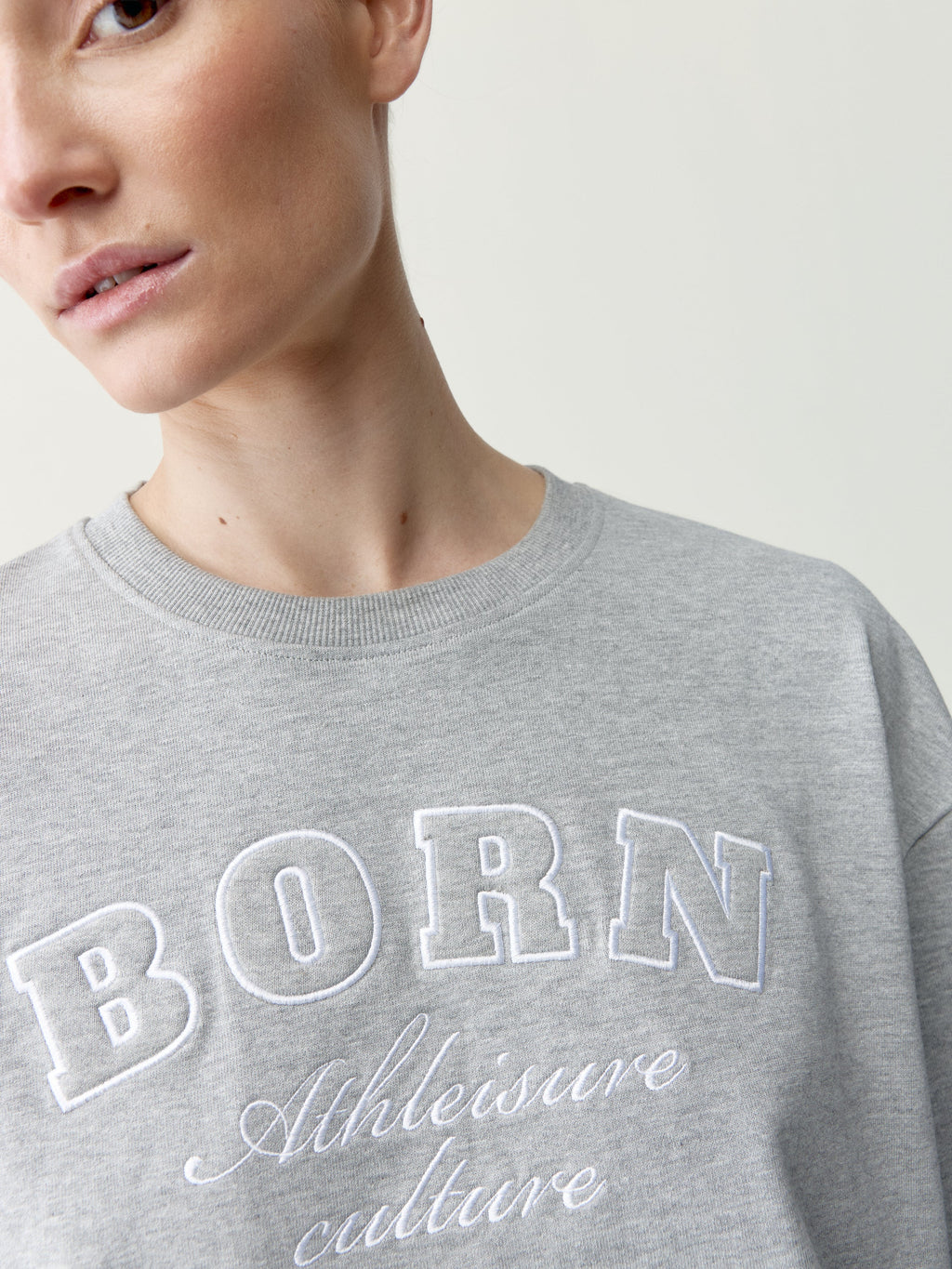 Kurzes Sweatshirt – Hellgrau Meliert – Damen