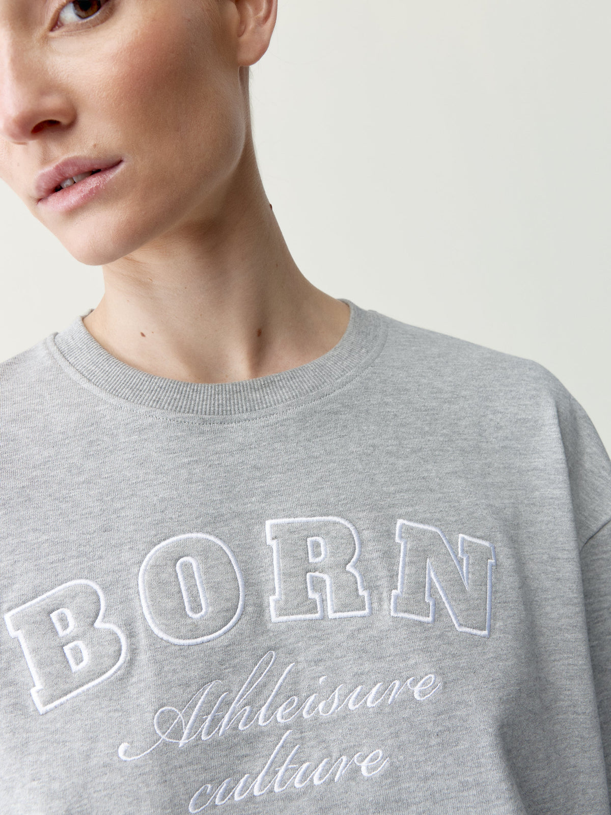 Kurzes Sweatshirt – Hellgrau Meliert – Damen