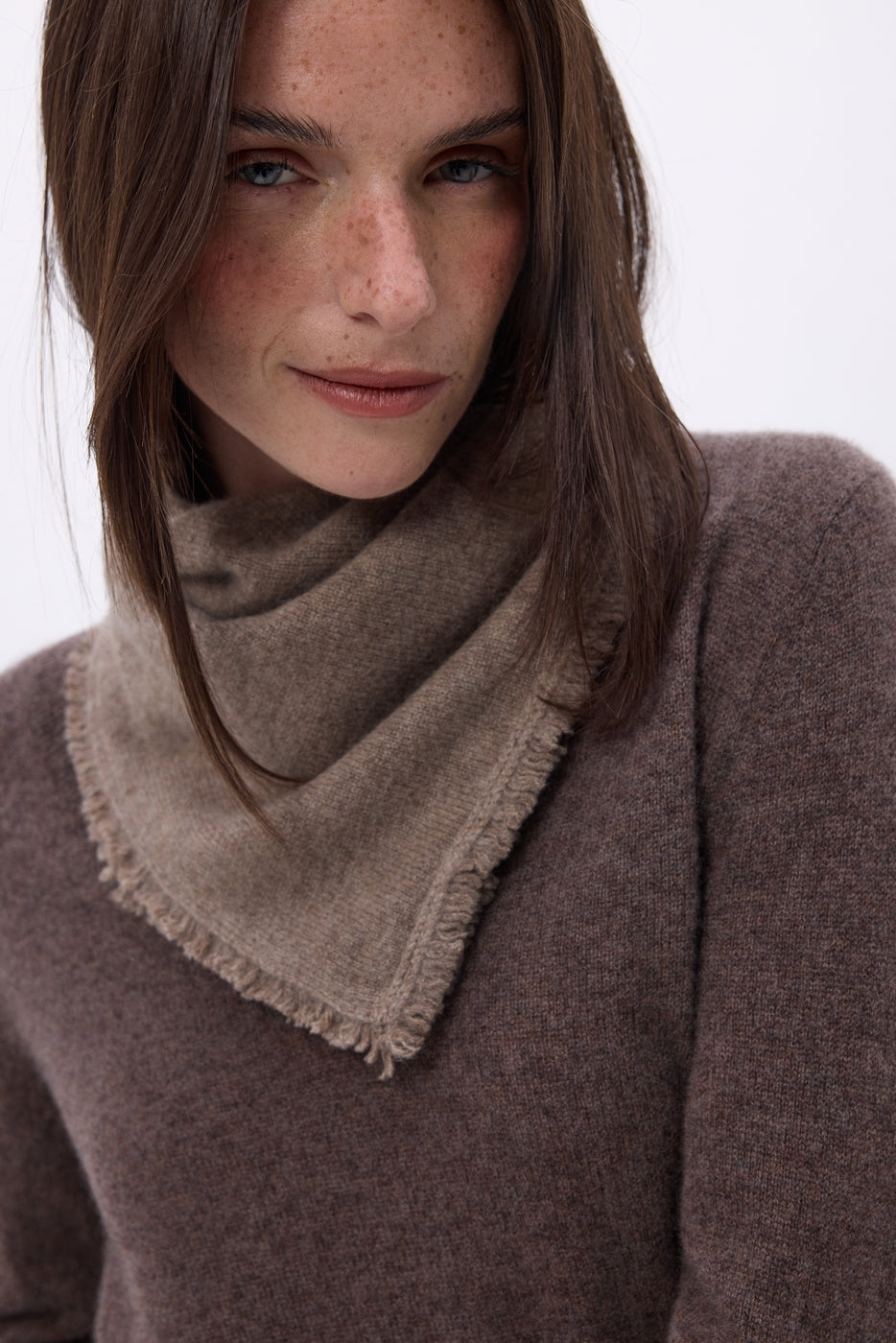 Bufanda Bandana Triángulo Liso Cozy - Nuez - Mujer