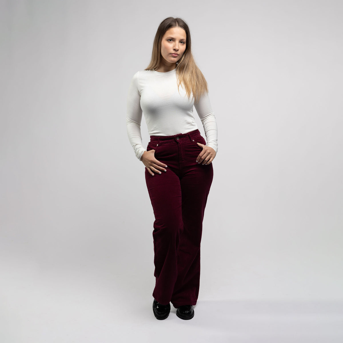 Pantaloni flare prugna