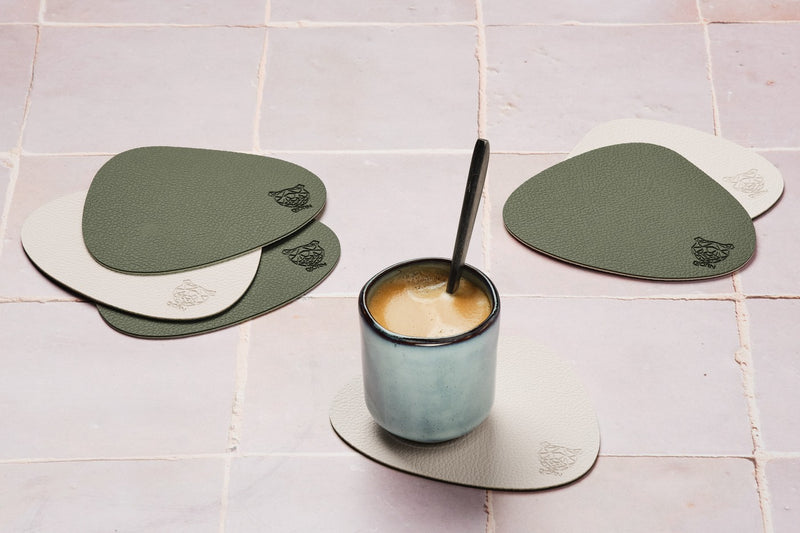 Sous-Verre Curve Réversible - 6 Pièces - Cuir Recyclé Blanc Crème Et Vert De Gris