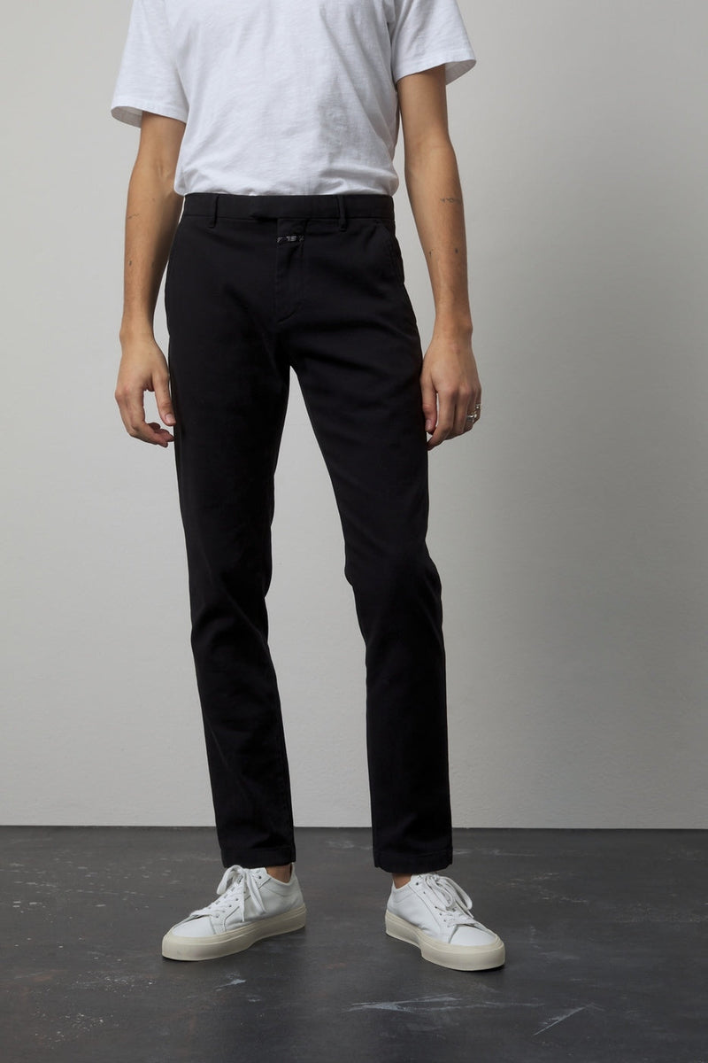 Cerrado - Pantalón Devon Slim - Negro - Hombre