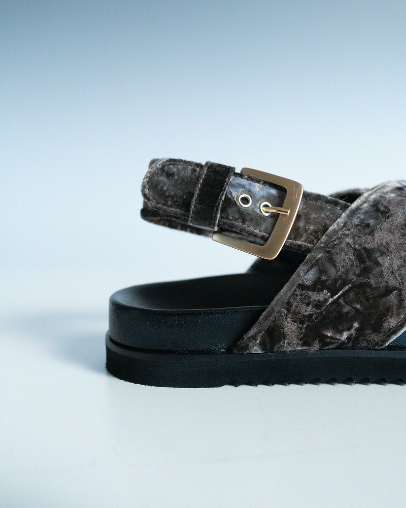 Bloom Crossed Sandals Taupe Gray - Lachoix