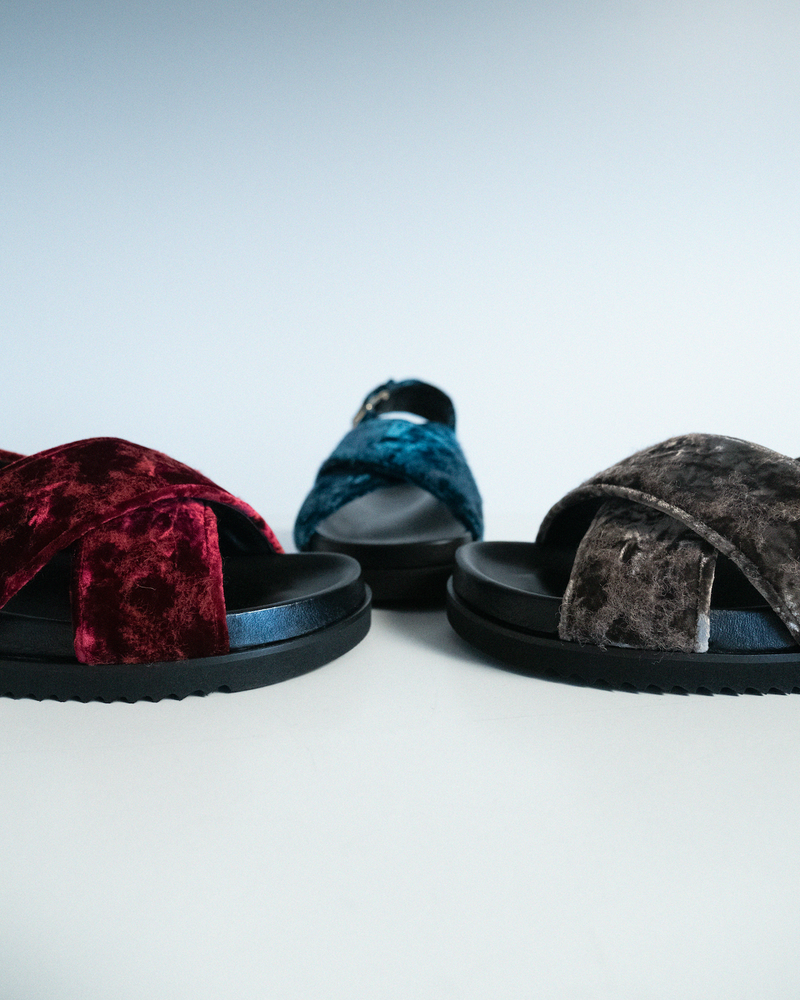 Bloom Crossed Sandals Taupe Gray - Lachoix