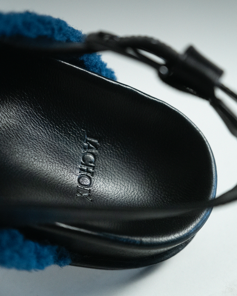 Sandalias Cruzadas Peludas Negro - Lachoix