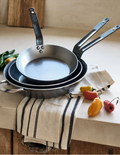 Carbone Plus Round Pan - High-Temperature Handle