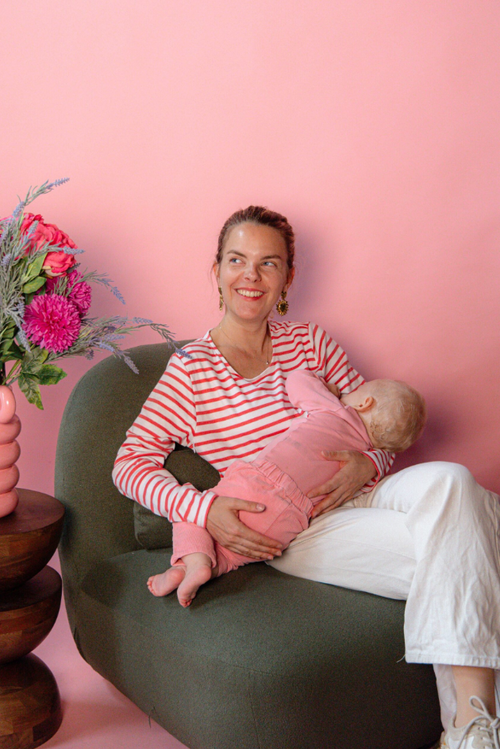 Aimée – Le Tee-Shirt Marinière D’Allaitement Ensoleillé