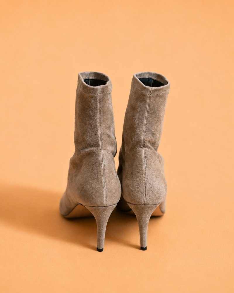 Roma Ankle Boot In Maple Stretch Suede