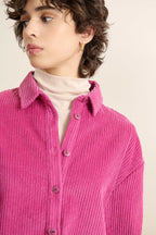Garance Paris AH 2025, chemise pour femme avec col chemise, en velours et patte de boutonnage à l'avant.