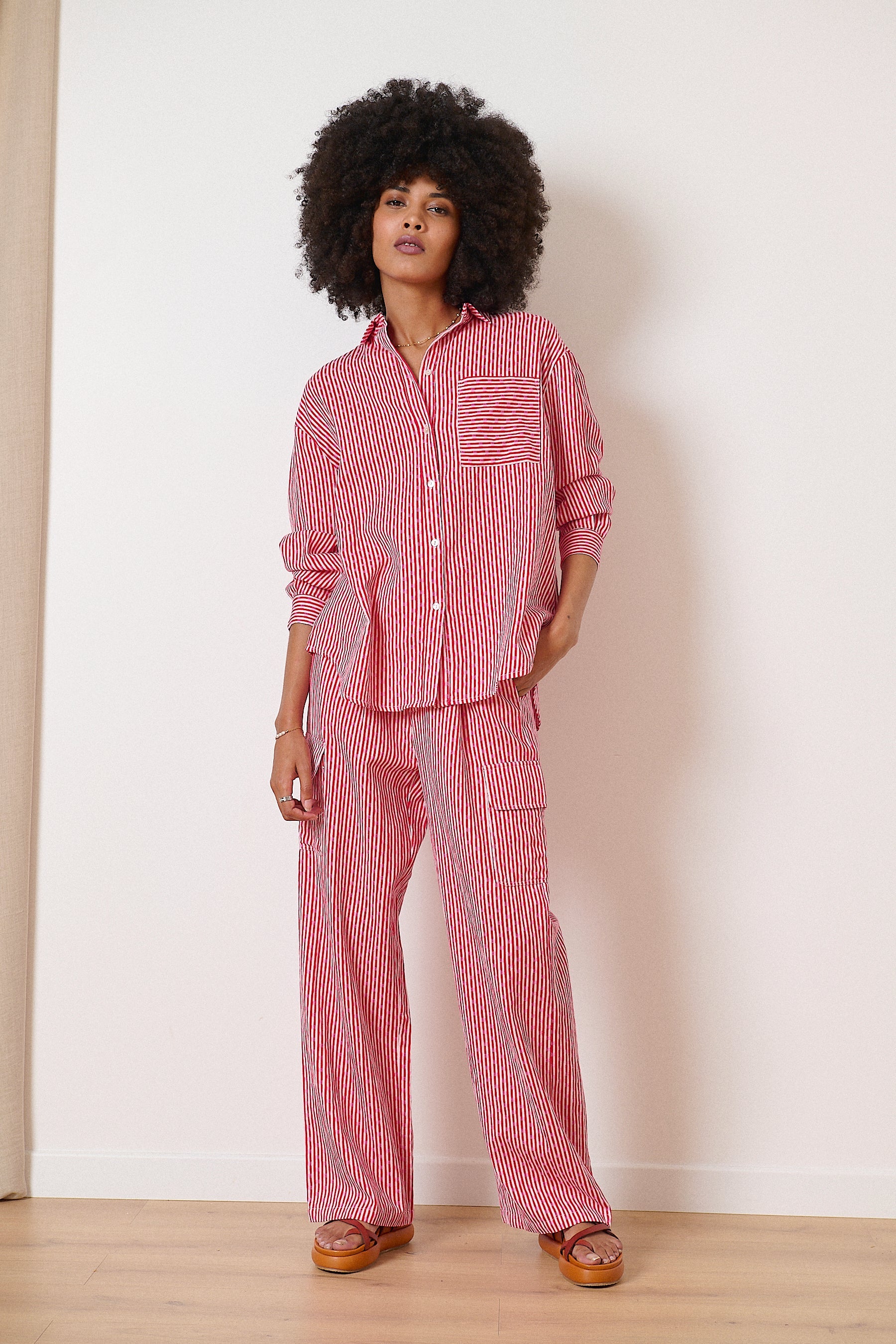 Chemise à rayures pour femme avec coupe ample et fluide poche poitrine manches longues summer collection Garance Paris 