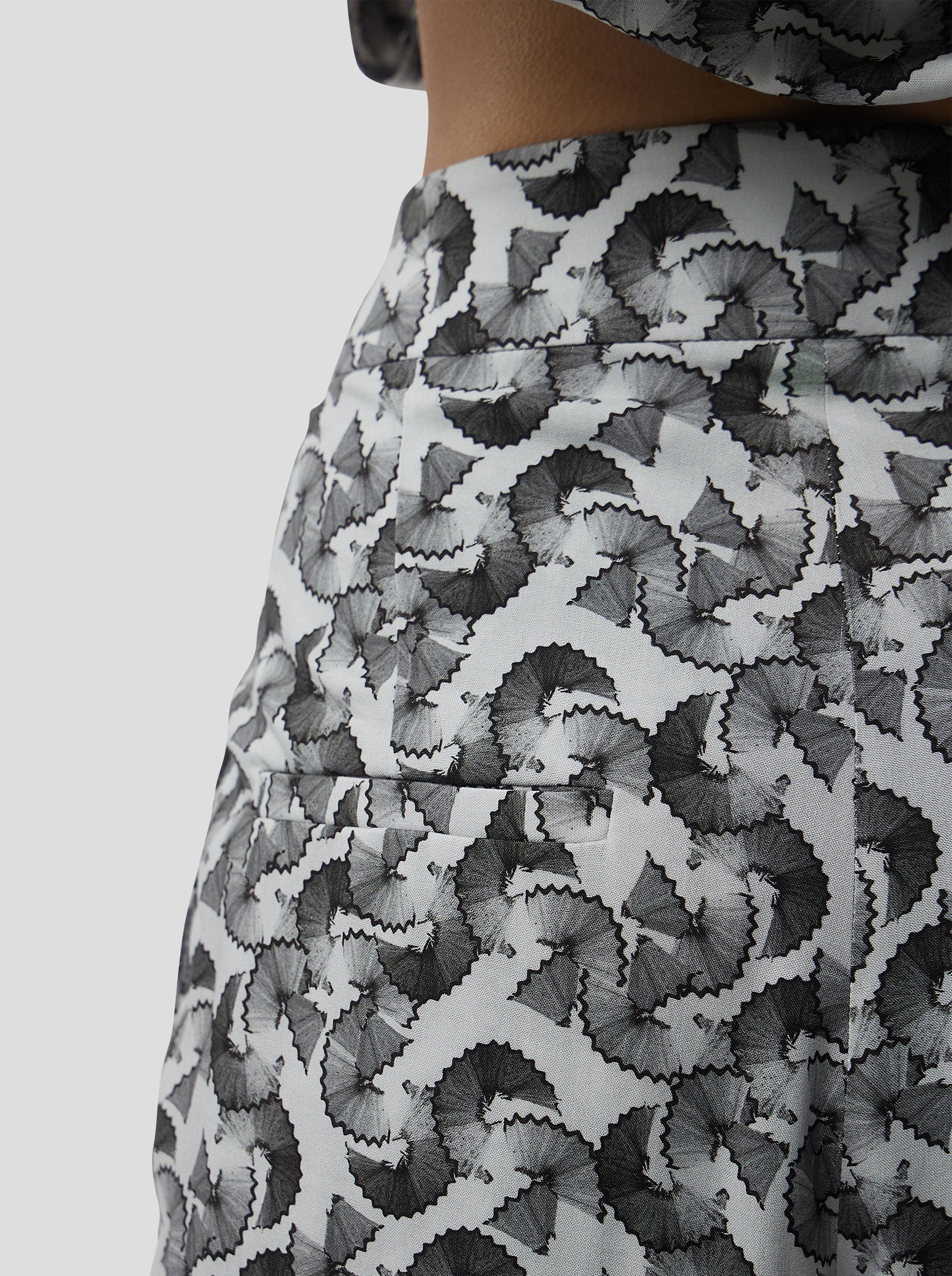 Pantalón Sakis con estampado Virutas de Plomo