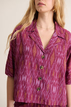 Chemise fluide à motifs IKAT couleur grenat col pyjama manches courtes Garance Paris 