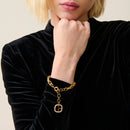 Pulsera de cadena dorada con logotipo CP