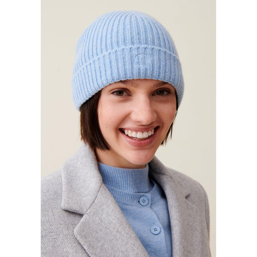 Gorro de canalé de cachemira con bordado CP