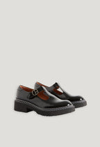 Closed Flat Shoes - Albertine - Black