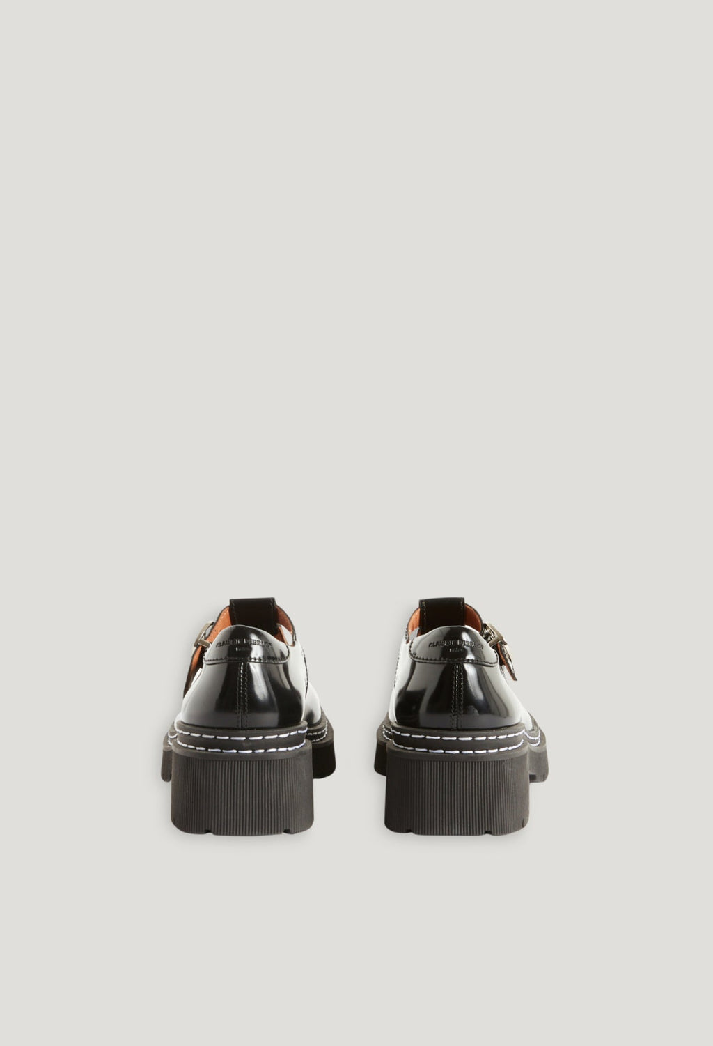 Closed Flat Shoes - Albertine - Black