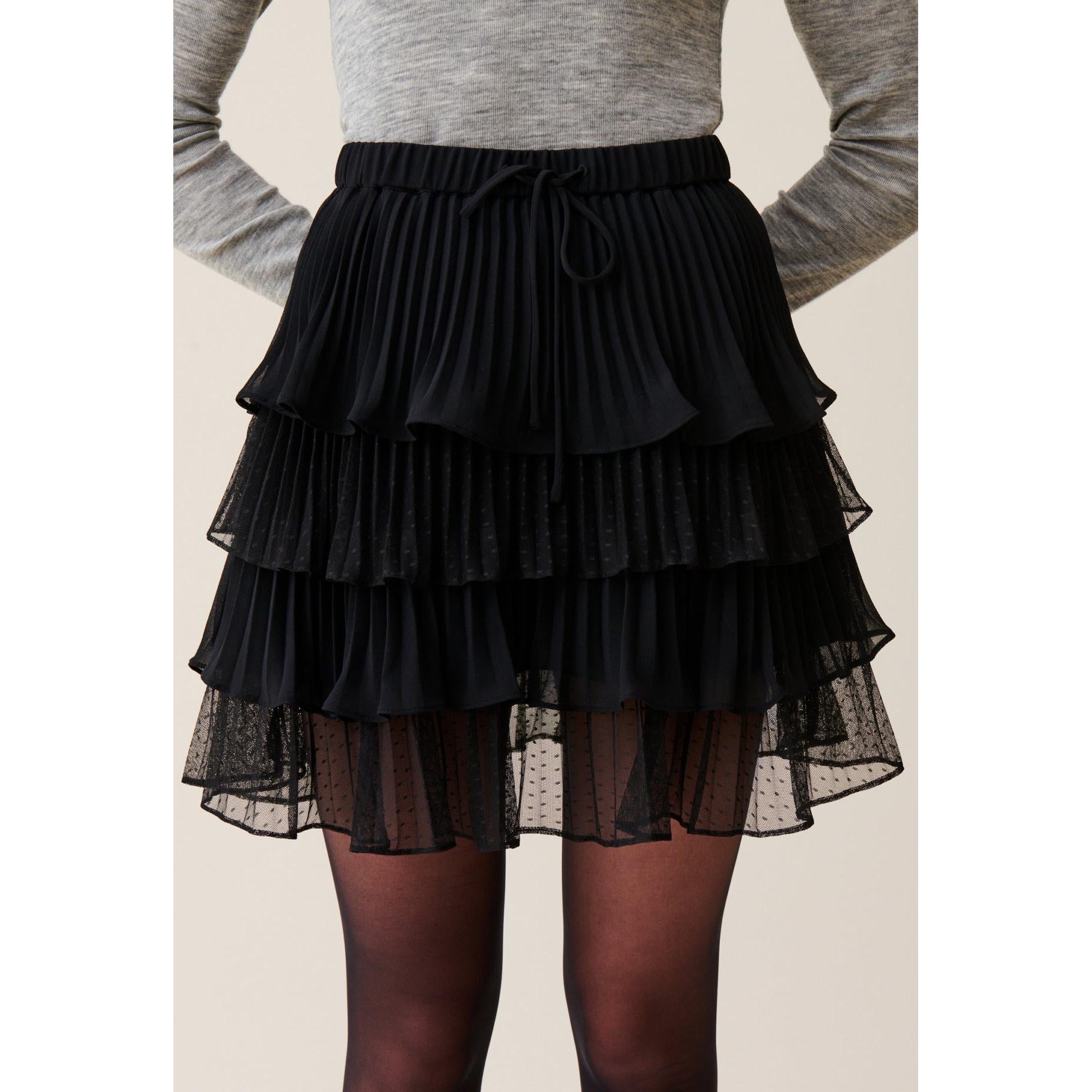 Falda Corta Negra con Volantes