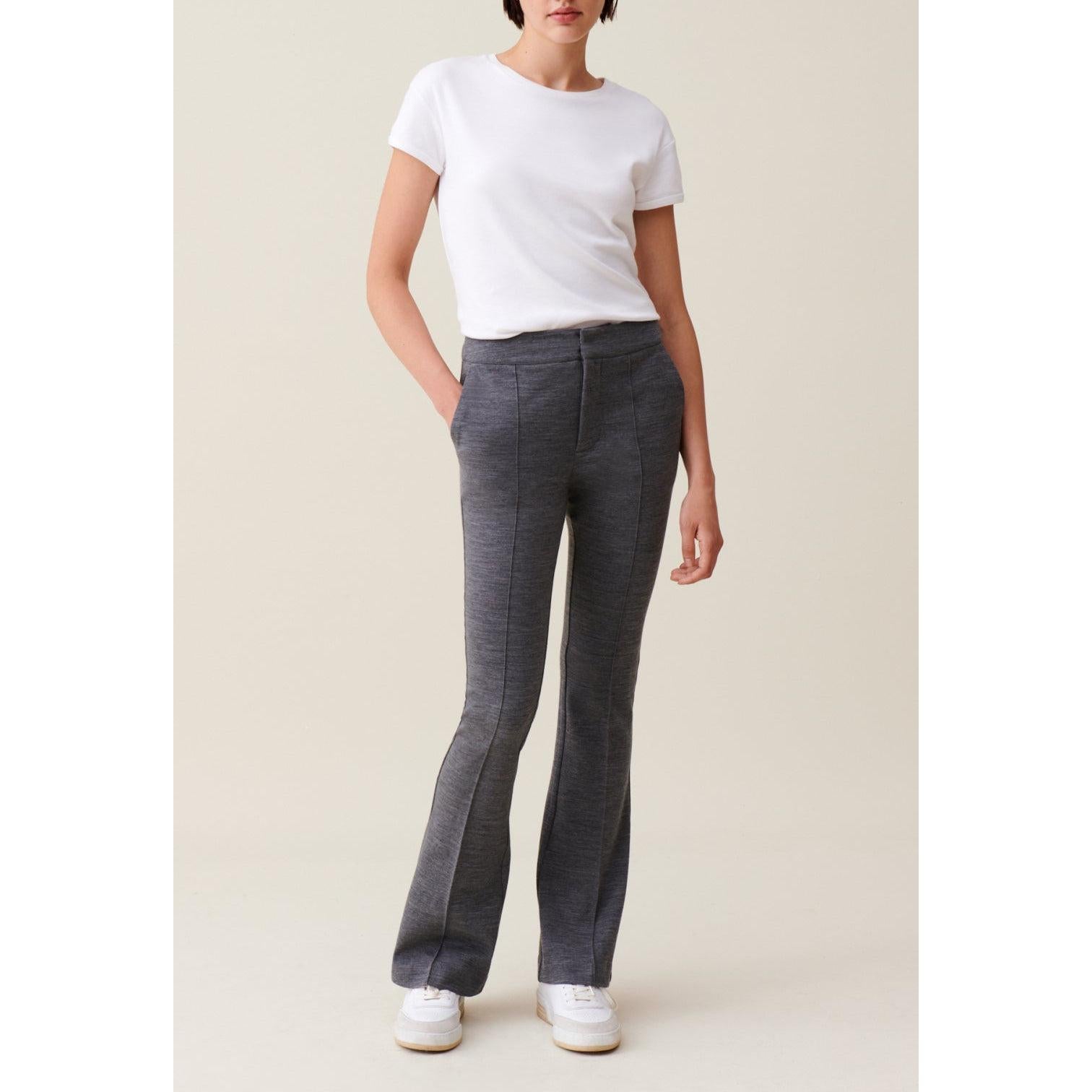 Pantalón Flare Ajustado Gris