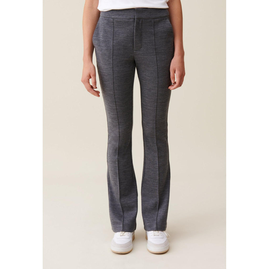 Pantalón Flare Ajustado Gris