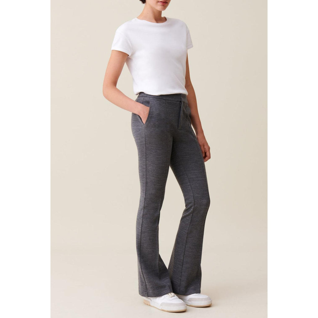 Pantalón Flare Ajustado Gris