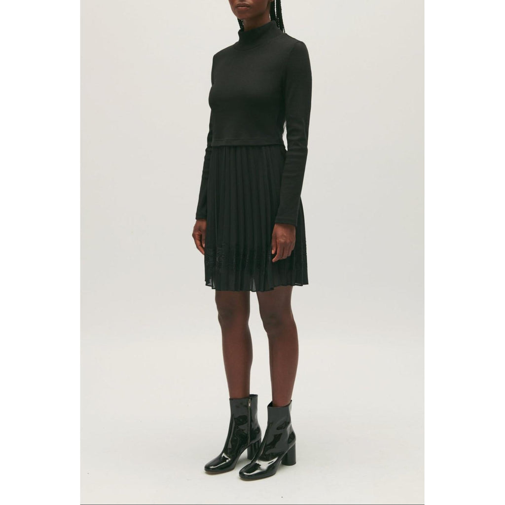 Black Pleated Short Twist Dress