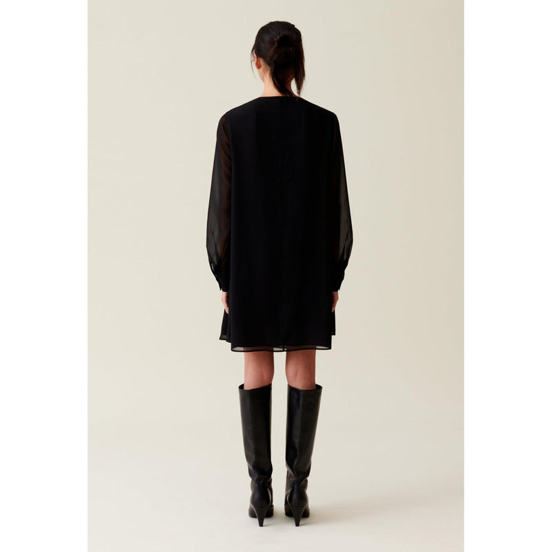 Vestido Babydoll Corto Y Fluido Negro