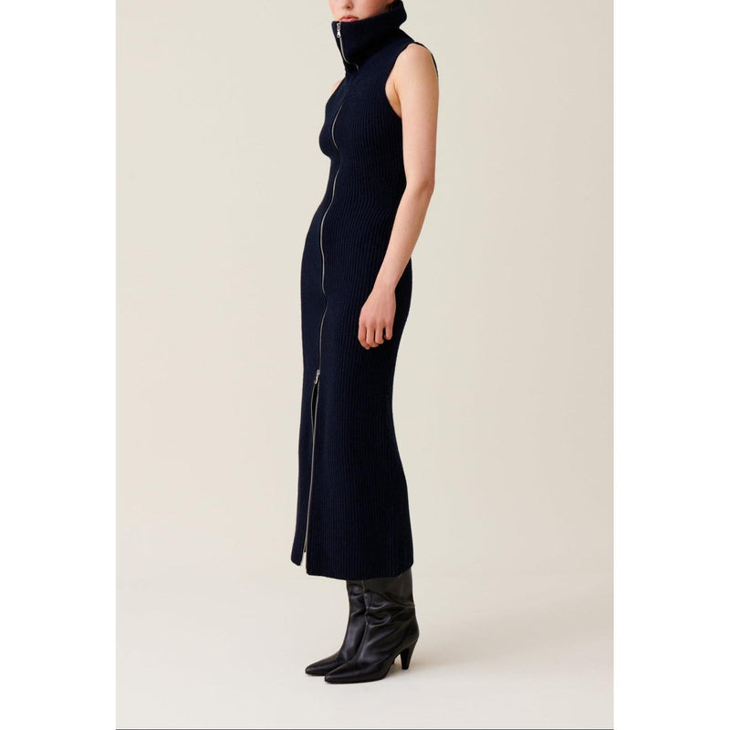 Vestido de punto con cremallera y cuello alto
