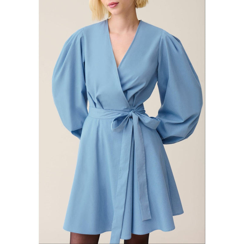 Vestido corto azul con manga globo