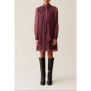 Vestido fluido con cuello tipo minifalda