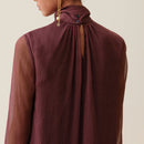Vestido fluido con cuello tipo minifalda