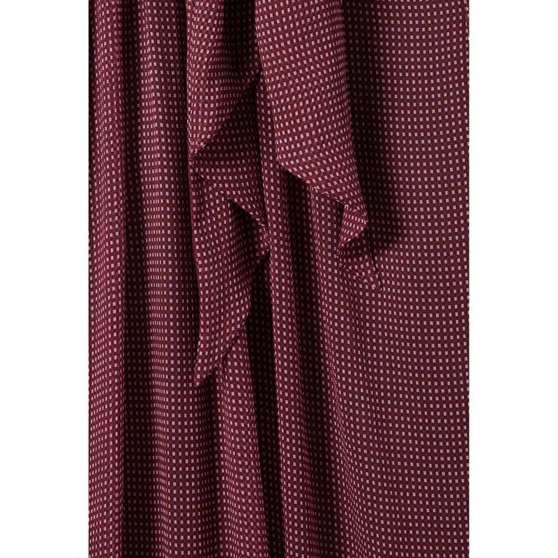 Vestido fluido con cuello tipo minifalda