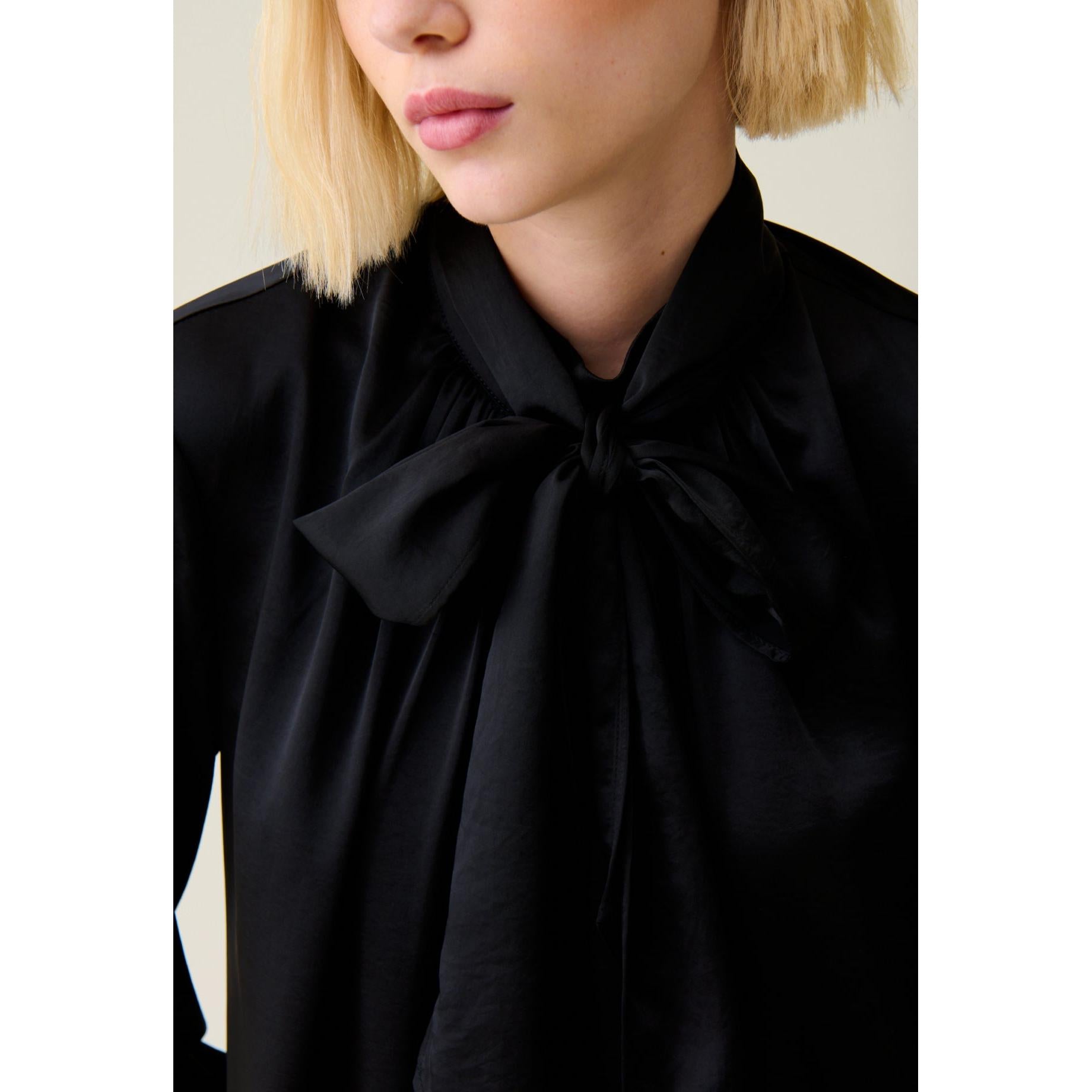 Robe Fluide Col Lavallière Noir