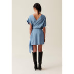 Vestido cruzado corto de rayas azules