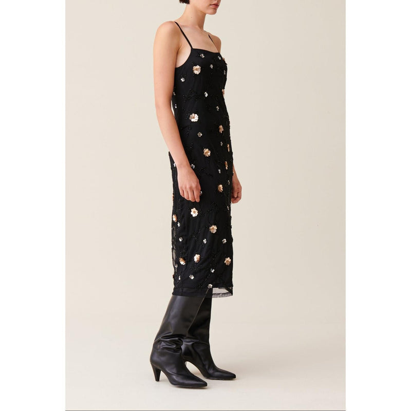 Vestido largo fluido con lentejuelas bordadas